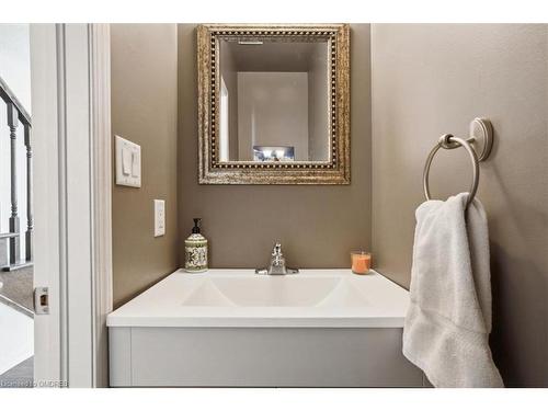 949 Hasselfeldt Heights, Milton, ON - Indoor Photo Showing Bathroom