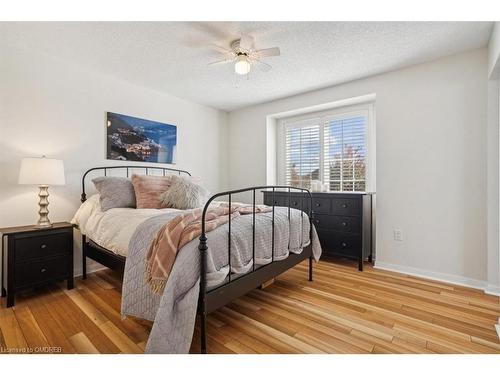 949 Hasselfeldt Heights, Milton, ON - Indoor Photo Showing Bedroom