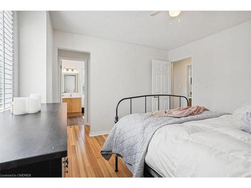 949 Hasselfeldt Heights, Milton, ON - Indoor Photo Showing Bedroom