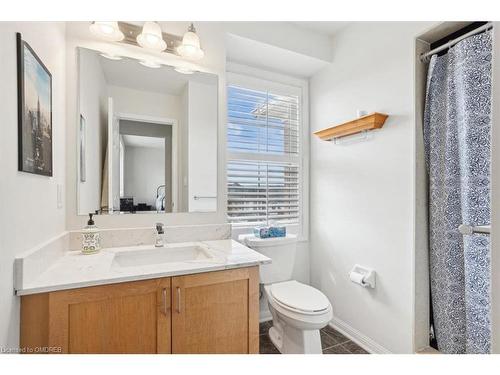 949 Hasselfeldt Heights, Milton, ON - Indoor Photo Showing Bathroom