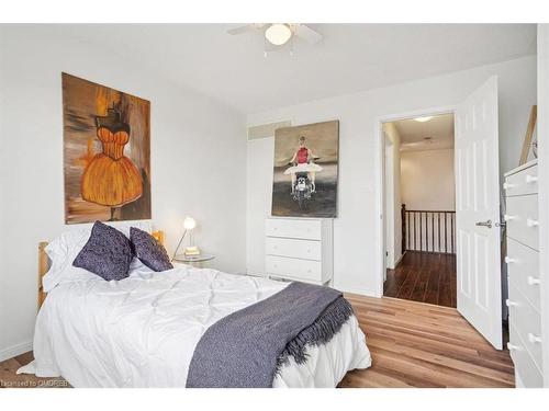 949 Hasselfeldt Heights, Milton, ON - Indoor Photo Showing Bedroom