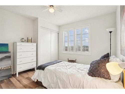 949 Hasselfeldt Heights, Milton, ON - Indoor Photo Showing Bedroom