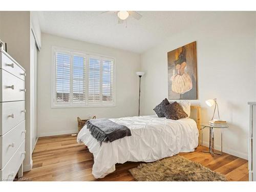 949 Hasselfeldt Heights, Milton, ON - Indoor Photo Showing Bedroom