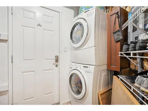 949 Hasselfeldt Heights, Milton, ON - Indoor Photo Showing Laundry Room