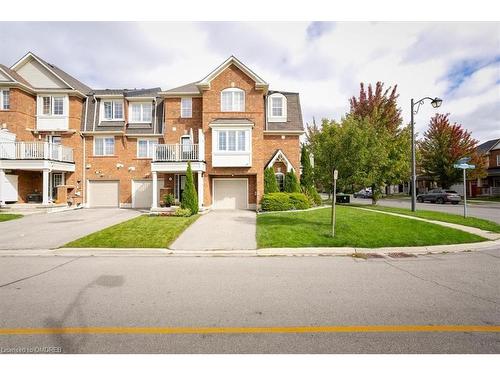 949 Hasselfeldt Heights, Milton, ON - Outdoor With Facade