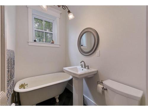 40 Centre Street, Alliston, ON - Indoor Photo Showing Bathroom