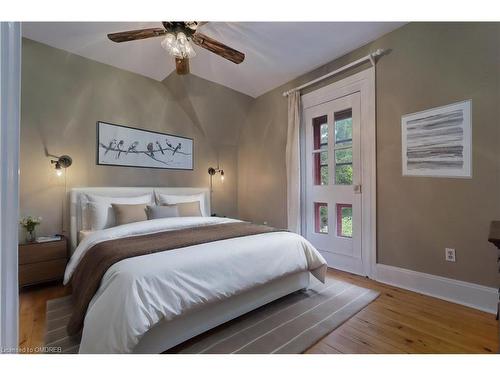 40 Centre Street, Alliston, ON - Indoor Photo Showing Bedroom