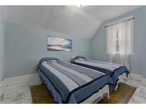 40 Centre Street, Alliston, ON - Indoor Photo Showing Bedroom