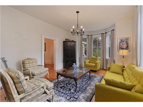 40 Centre Street, Alliston, ON - Indoor Photo Showing Living Room