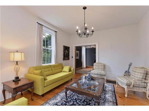 40 Centre Street, Alliston, ON - Indoor Photo Showing Living Room