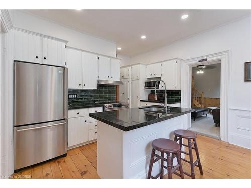 40 Centre Street, Alliston, ON - Indoor Photo Showing Kitchen With Stainless Steel Kitchen With Upgraded Kitchen