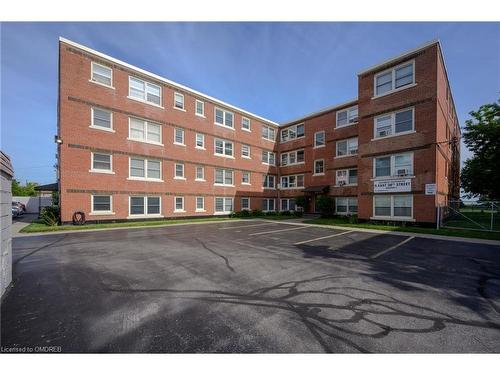 205C-5 East 36Th Street, Hamilton, ON - Outdoor With Facade