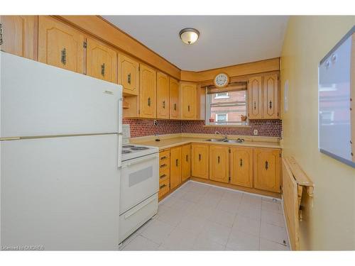 205C-5 East 36Th Street, Hamilton, ON - Indoor Photo Showing Kitchen With Double Sink