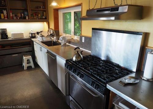 68 Roseview Avenue, Cambridge, ON - Indoor Photo Showing Kitchen