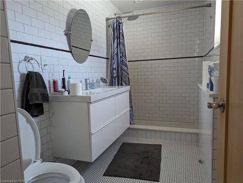 68 Roseview Avenue, Cambridge, ON - Indoor Photo Showing Bathroom