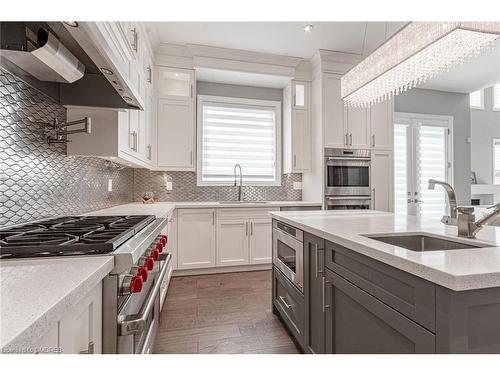 430 Stanfield Drive, Oakville, ON - Indoor Photo Showing Kitchen With Upgraded Kitchen