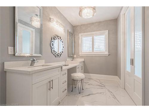 430 Stanfield Drive, Oakville, ON - Indoor Photo Showing Bathroom