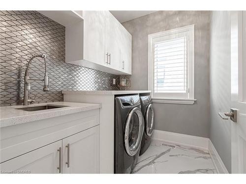 430 Stanfield Drive, Oakville, ON - Indoor Photo Showing Laundry Room