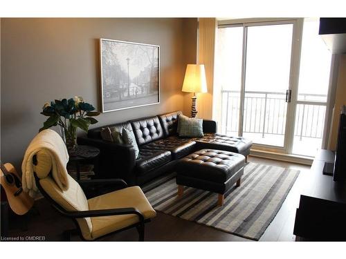 1110-2391 Central Park Drive, Oakville, ON - Indoor Photo Showing Living Room