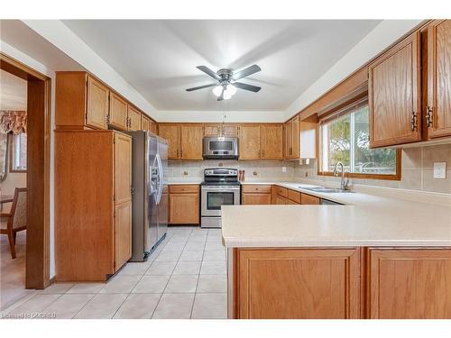 1500 Greenridge Circle, Oakville, ON - Indoor Photo Showing Kitchen With Double Sink