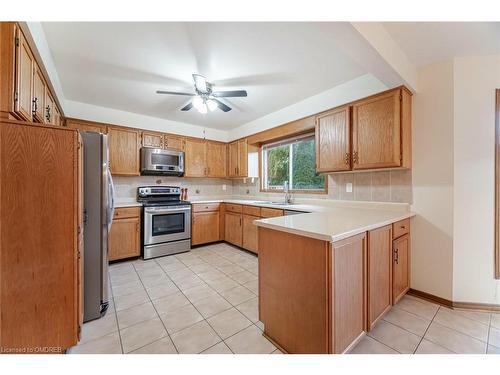 1500 Greenridge Circle, Oakville, ON - Indoor Photo Showing Kitchen