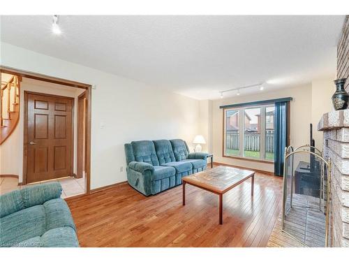 1500 Greenridge Circle, Oakville, ON - Indoor Photo Showing Living Room