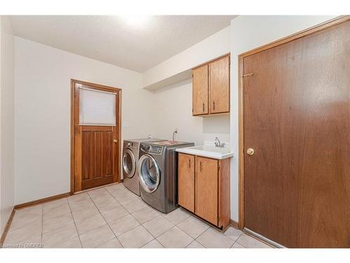 1500 Greenridge Circle, Oakville, ON - Indoor Photo Showing Laundry Room