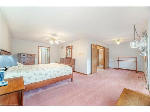 1500 Greenridge Circle, Oakville, ON - Indoor Photo Showing Bedroom