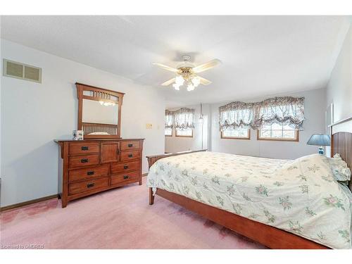 1500 Greenridge Circle, Oakville, ON - Indoor Photo Showing Bedroom