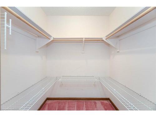 1500 Greenridge Circle, Oakville, ON - Indoor With Storage