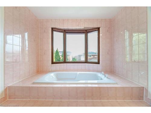 1500 Greenridge Circle, Oakville, ON - Indoor Photo Showing Bathroom