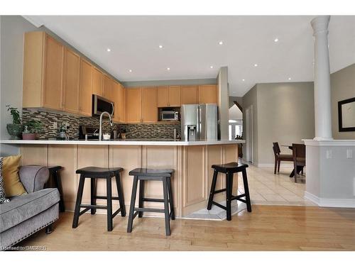 1104 Agram Drive, Oakville, ON - Indoor Photo Showing Kitchen With Upgraded Kitchen