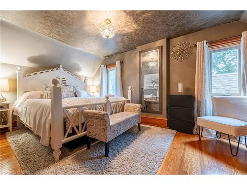 2300 Lakeshore Road, Burlington, ON - Indoor Photo Showing Bedroom