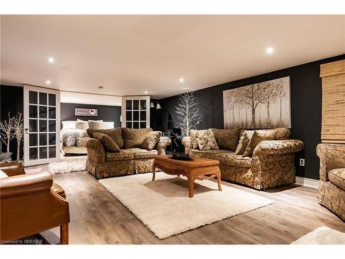 2300 Lakeshore Road, Burlington, ON - Indoor Photo Showing Living Room