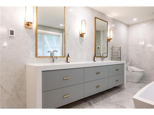 205 Forestwood Drive, Oakville, ON - Indoor Photo Showing Bathroom