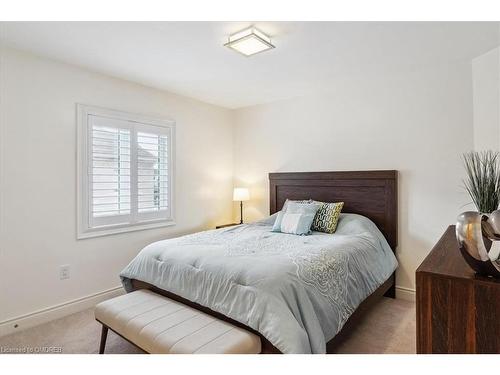 3083 Streamwood Passage, Oakville, ON - Indoor Photo Showing Bedroom