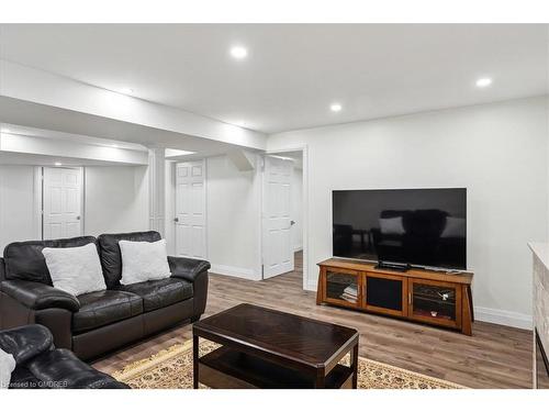 3083 Streamwood Passage, Oakville, ON - Indoor Photo Showing Living Room