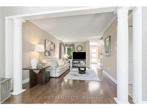 17 Robinson Road, Georgetown, ON - Indoor Photo Showing Living Room