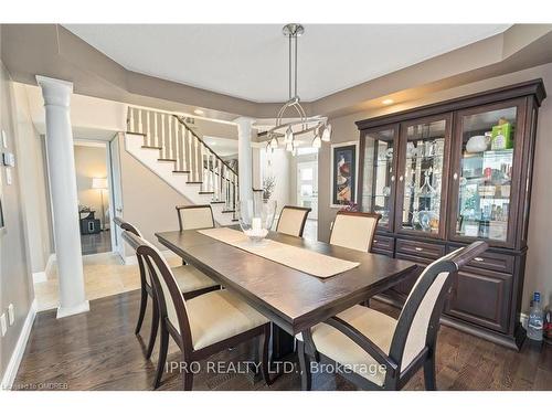 17 Robinson Road, Georgetown, ON - Indoor Photo Showing Dining Room