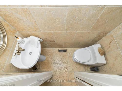 17 Robinson Road, Georgetown, ON - Indoor Photo Showing Bathroom