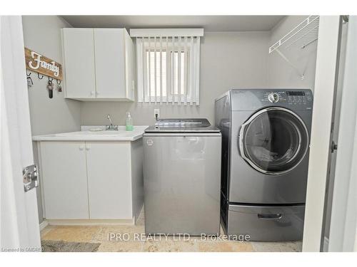 17 Robinson Road, Georgetown, ON - Indoor Photo Showing Laundry Room