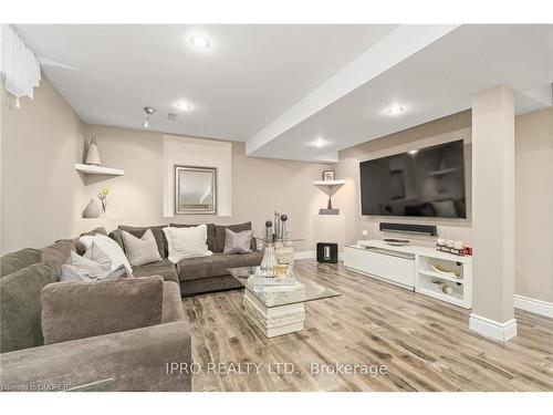 17 Robinson Road, Georgetown, ON - Indoor Photo Showing Living Room