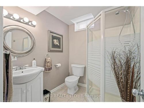 17 Robinson Road, Georgetown, ON - Indoor Photo Showing Bathroom