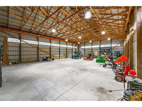 1173 Powerline Rd Road, Ancaster, ON - Indoor Photo Showing Garage