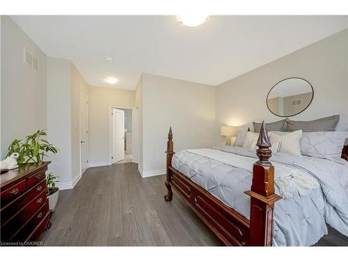 164 Harpin Way E, Fergus, ON - Indoor Photo Showing Bedroom