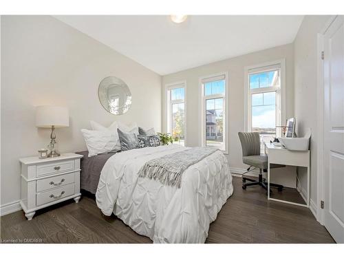 164 Harpin Way E, Fergus, ON - Indoor Photo Showing Bedroom