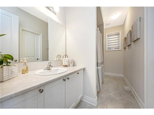 164 Harpin Way E, Fergus, ON - Indoor Photo Showing Bathroom