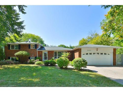 2069 Thornlea Drive, Oakville, ON - Outdoor With Facade