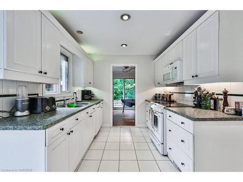 2069 Thornlea Drive, Oakville, ON - Indoor Photo Showing Kitchen