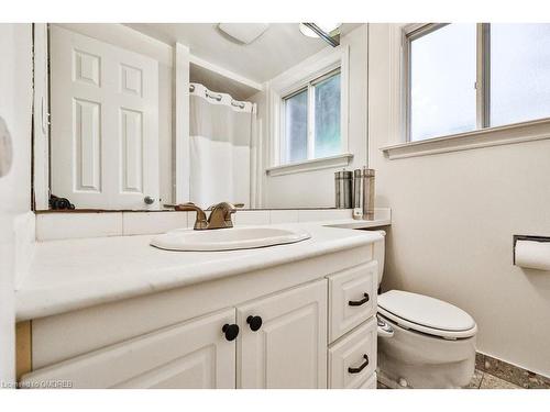 2069 Thornlea Drive, Oakville, ON - Indoor Photo Showing Bathroom